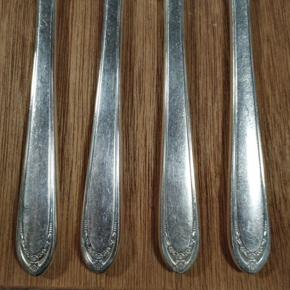 Vintage 1847 Rogers Bros IS Lovelace Silverplate Flatware 4 Dinner Knives Floral